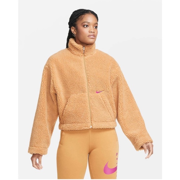 Nike women’s Teddy jacket - Picture 7 of 8